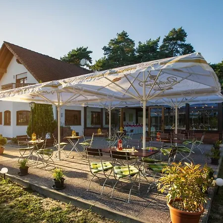 Lokal Genial & Restaurant Guest house