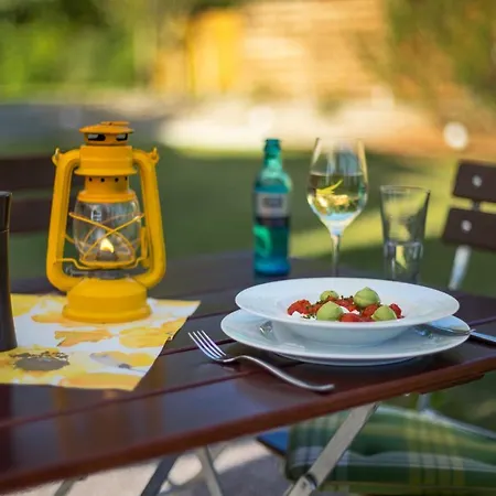 Lokal Genial & Restaurant Guest house *